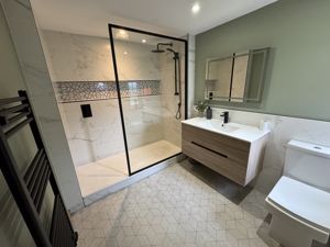 Family Shower Room- click for photo gallery
